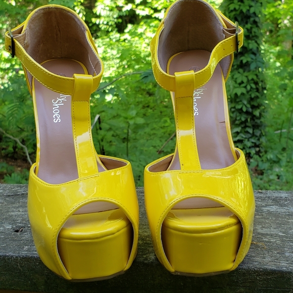 daily shoes Shoes - Daily Shoes Bright Yellow Sandals 😍
